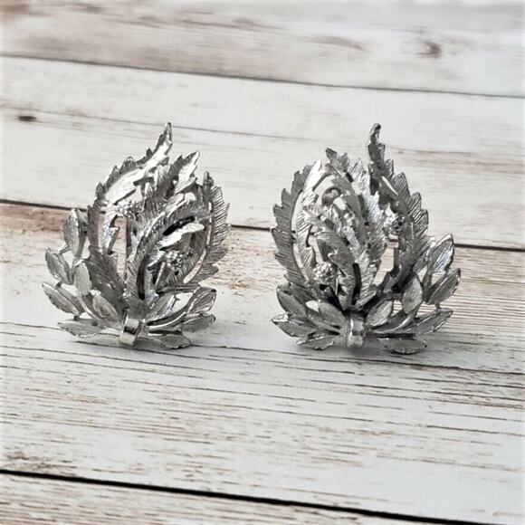 Vintage Jewelry - Vintage Clip On Earrings Large Cluster of Leaves Silver Tone Statement